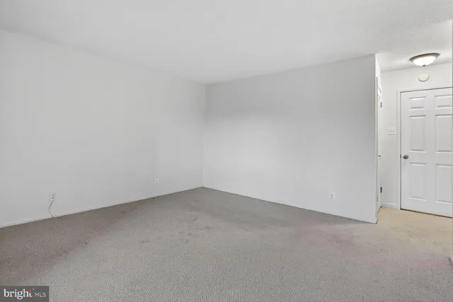 an empty room with an empty room