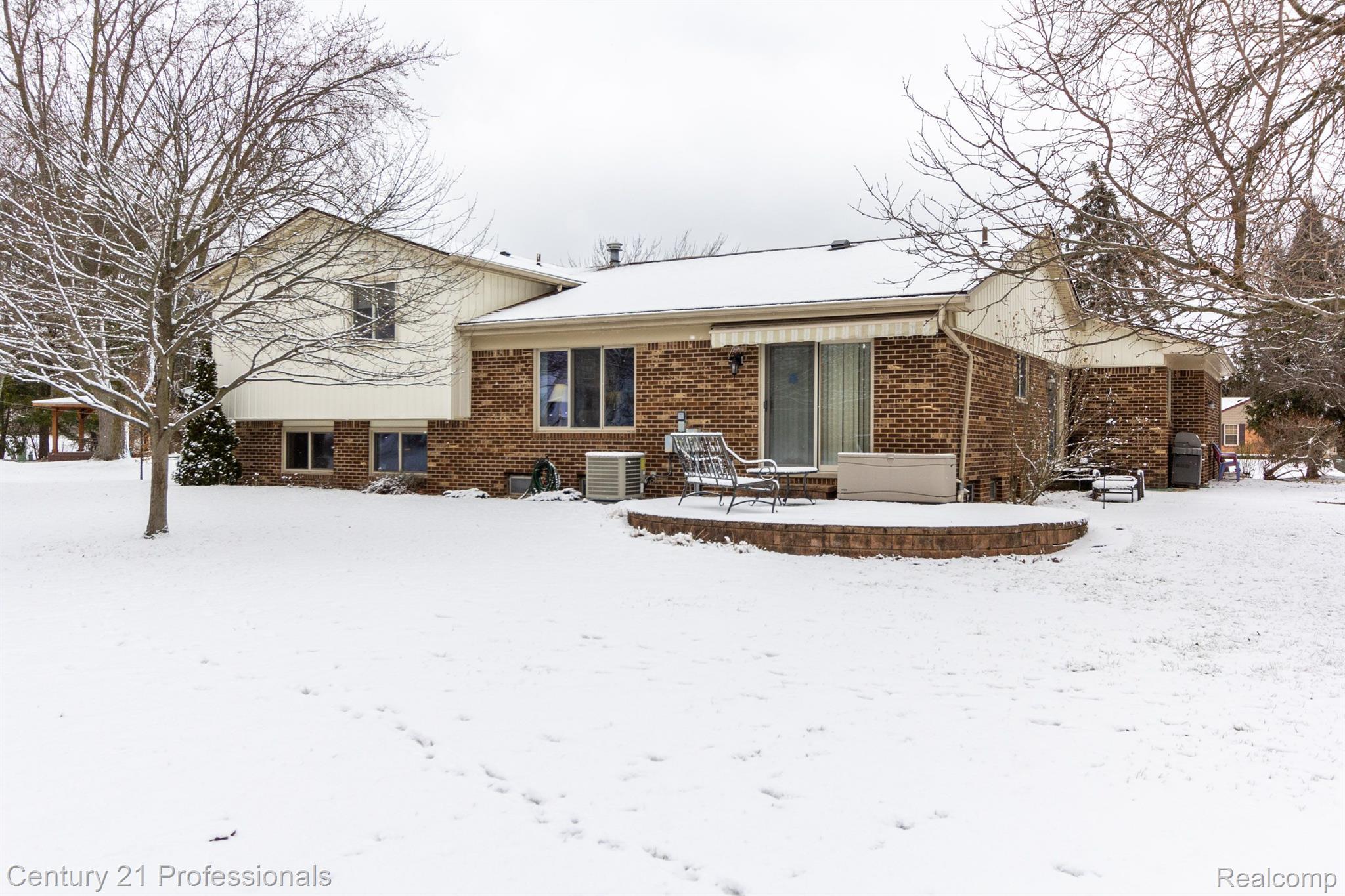 573 Lockmoore Court Rochester, MI 48307 - Photo 45 of 59 Gallery Image 45