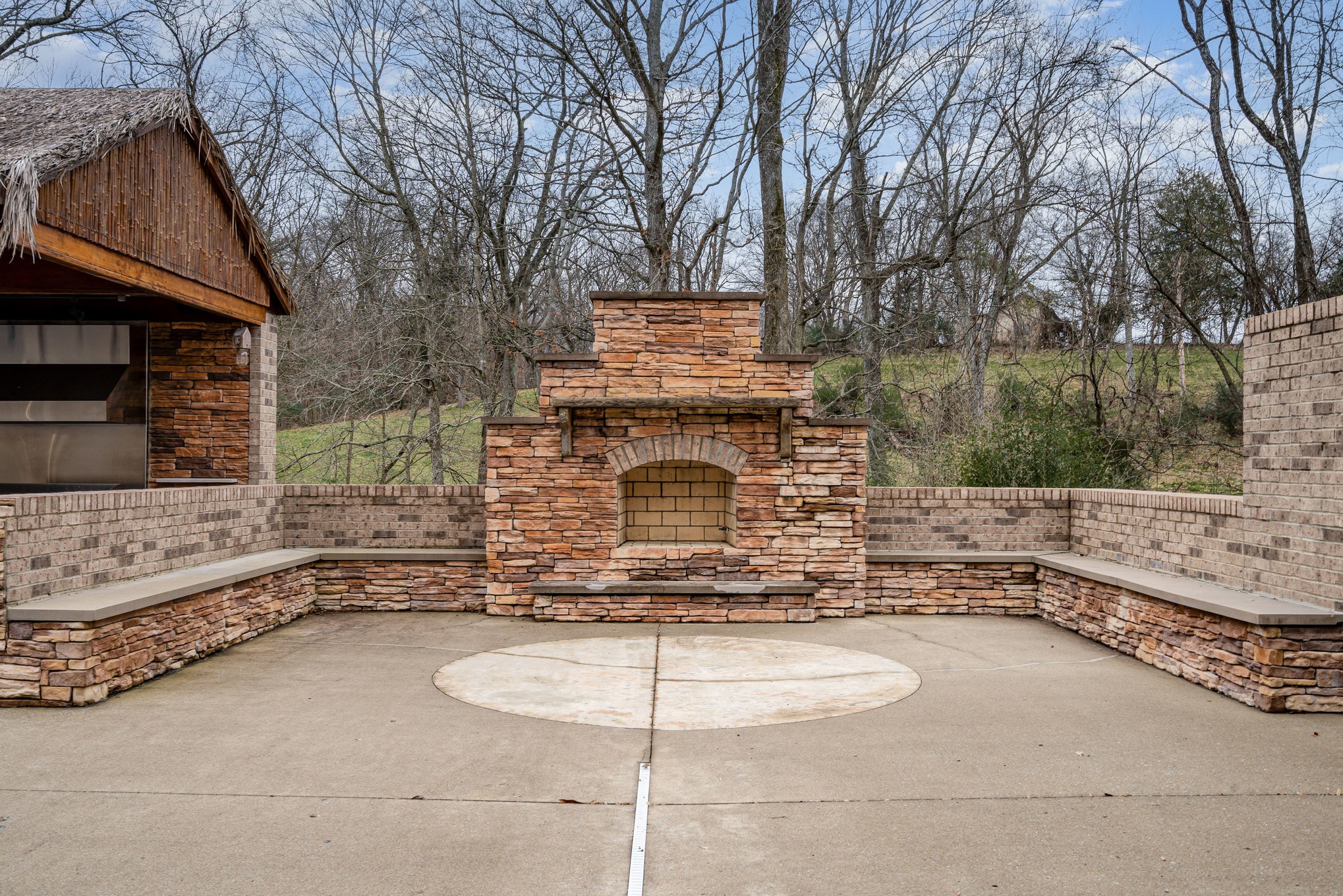 5827 Highway 76 East Springfield, TN 37172 - Photo 33 of 77 a front view of a house with a yard