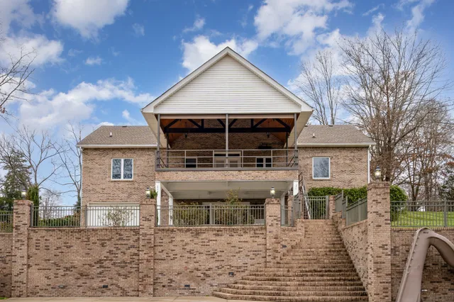 a view of a house with backyard and trees