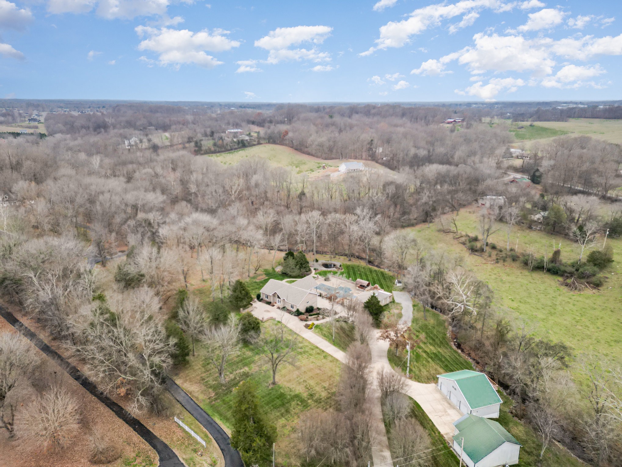 5827 Highway 76 East Springfield, TN 37172 - Photo 66 of 77 a view of a city