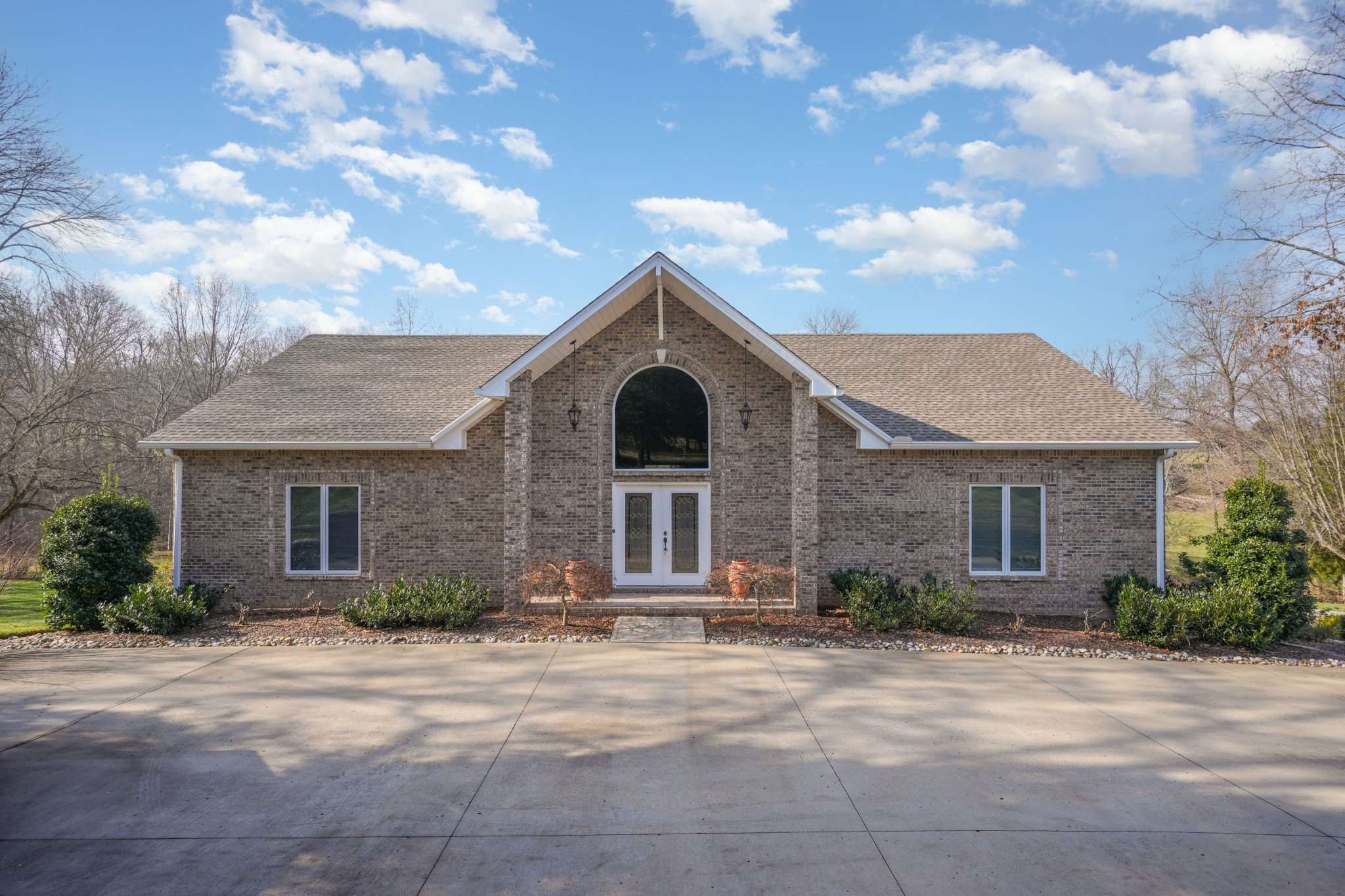 5827 Highway 76 East Springfield, TN 37172 - Photo 67 of 77 front view of a house with a yard