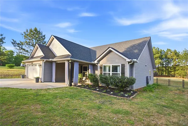 $325,000 | 400 Green View Court, Westminster, SC 29693