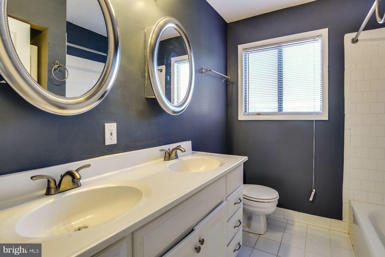 204 Skyhill Road, Unit 7 Alexandria, VA 22314 - Photo 13 of 20 a bathroom with a toilet sink and mirror