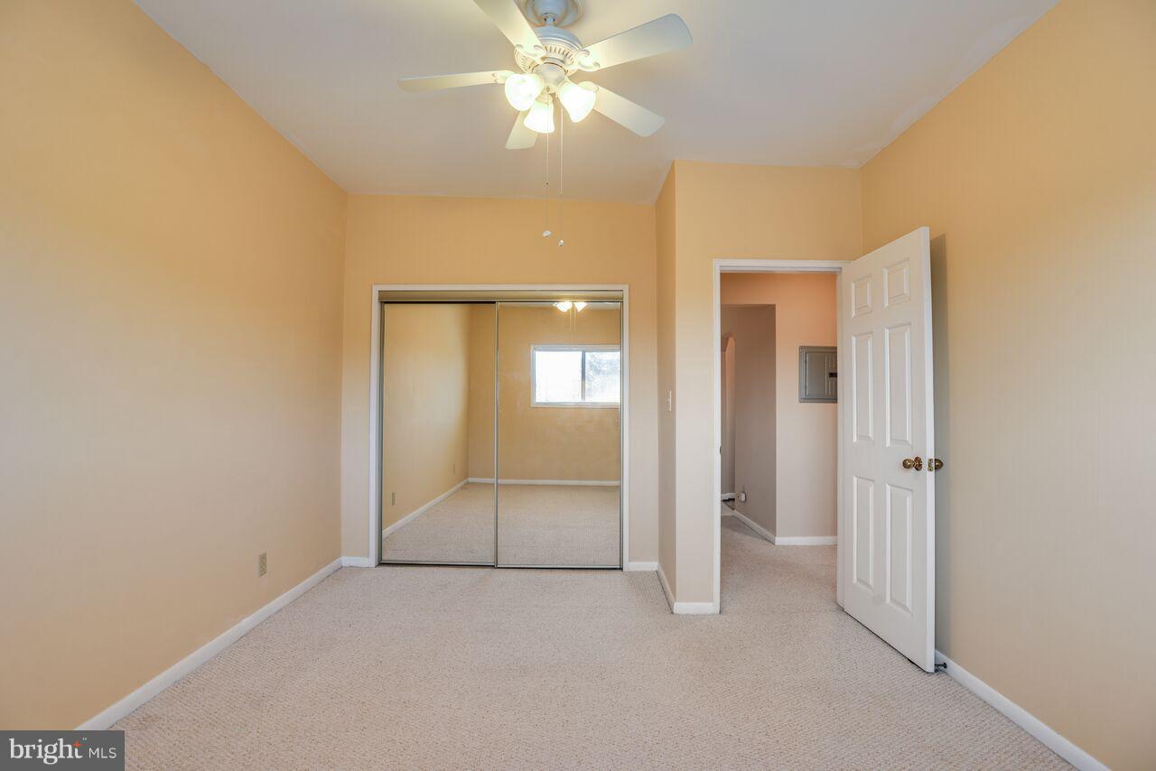 204 Skyhill Road, Unit 7 Alexandria, VA 22314 - Photo 18 of 20 an empty room with a bathroom and a chandelier fan