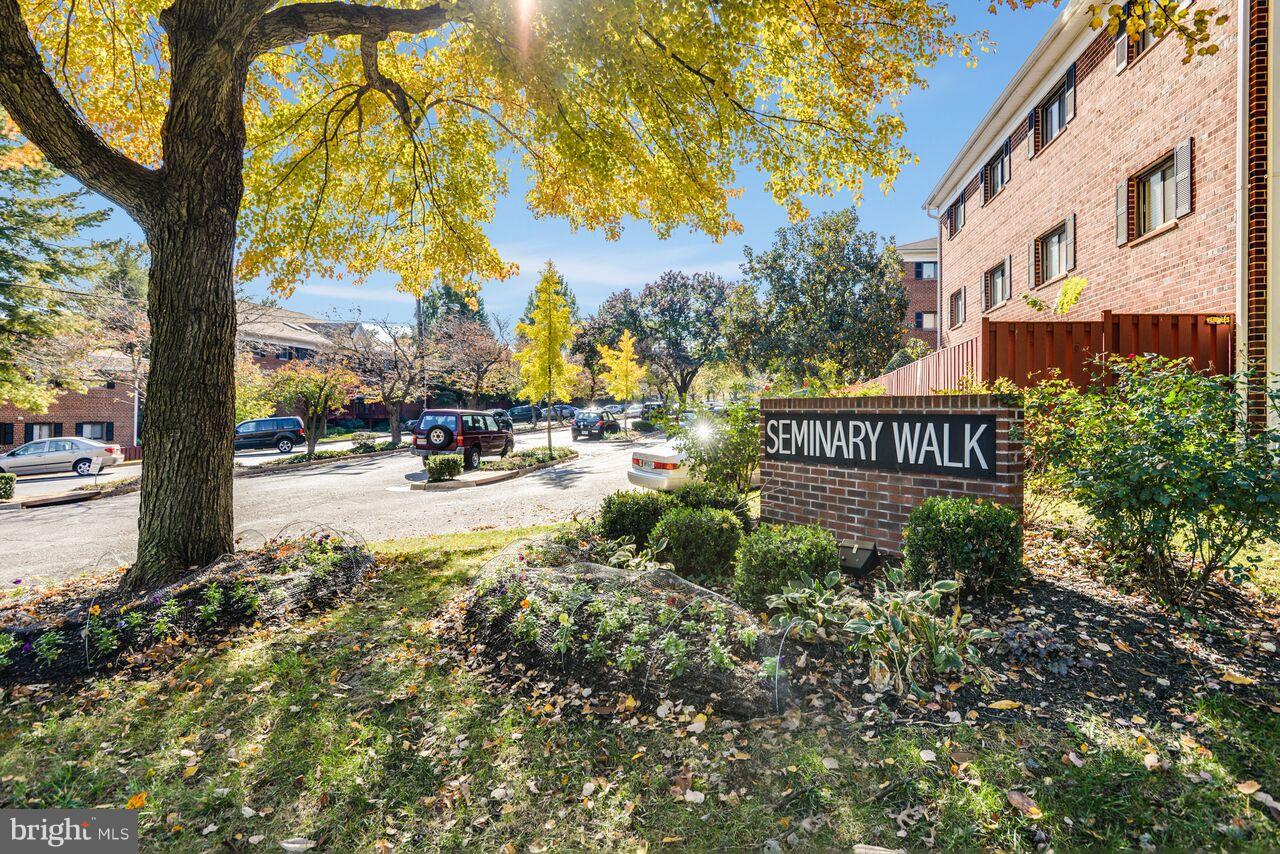 204 Skyhill Road, Unit 7 Alexandria, VA 22314 - Photo 20 of 20 a view of street sign