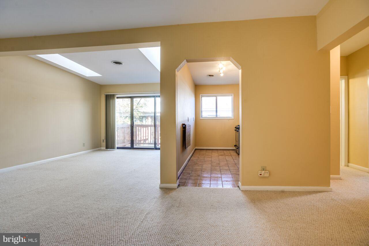 204 Skyhill Road, Unit 7 Alexandria, VA 22314 - Photo 10 of 20 an empty room with windows and closet