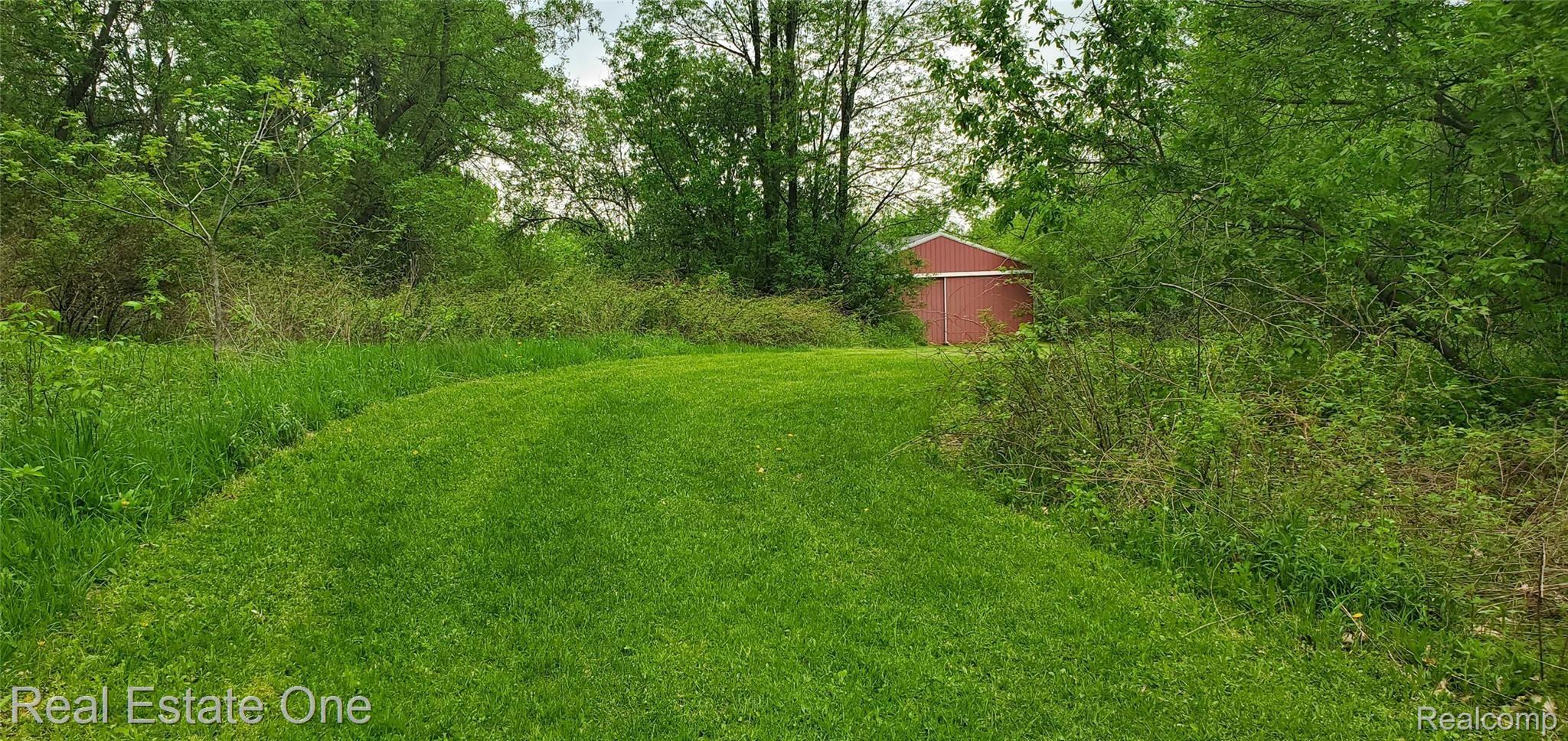 62301 Silver Lake Road South Lyon, MI 48178 - Photo 40 of 45 20220515_152024.jpg