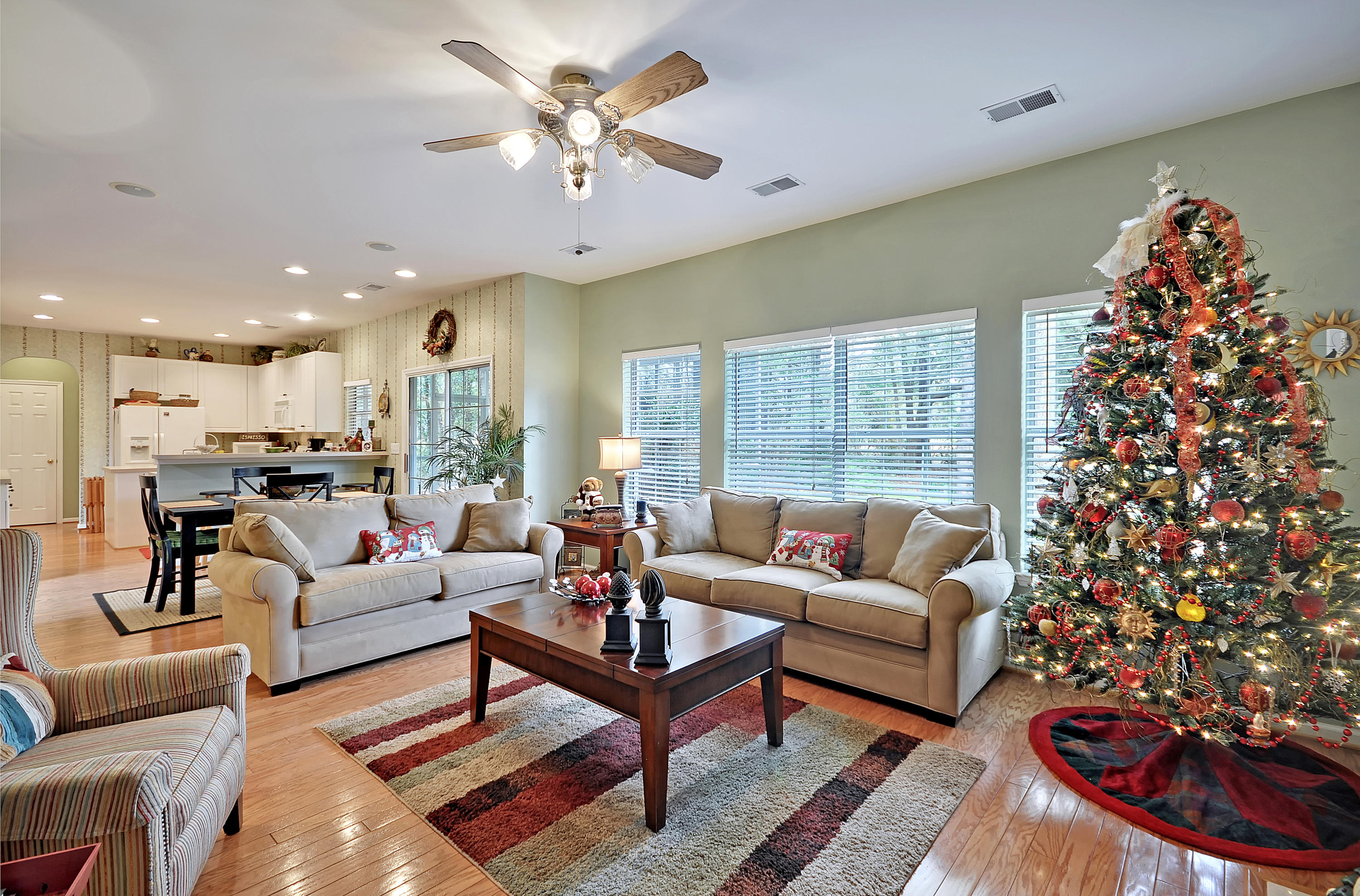 814 Long Drive Road Summerville, SC 29485 - Photo 2 of 34 Living1