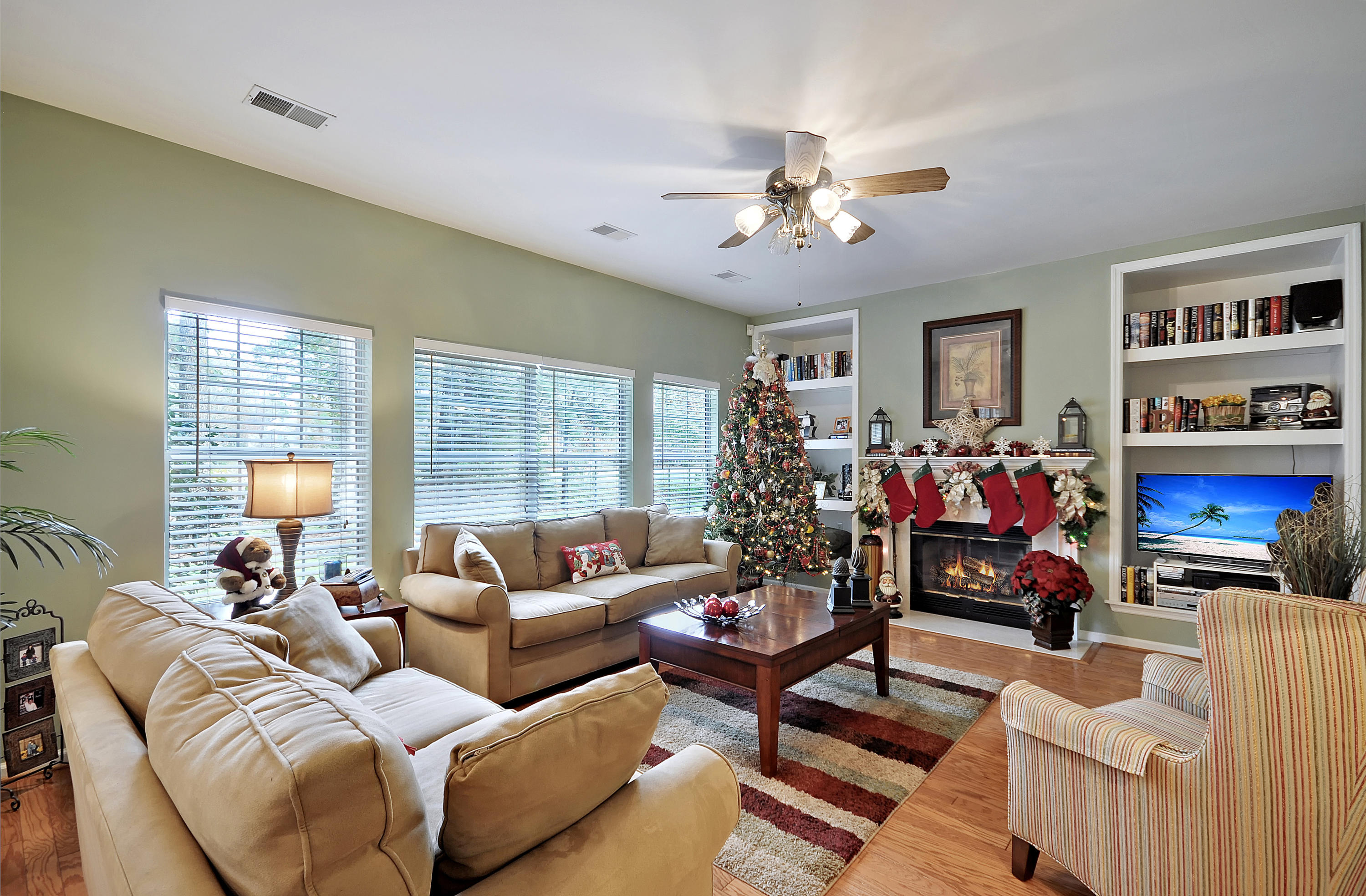 814 Long Drive Road Summerville, SC 29485 - Photo 3 of 34 Living2