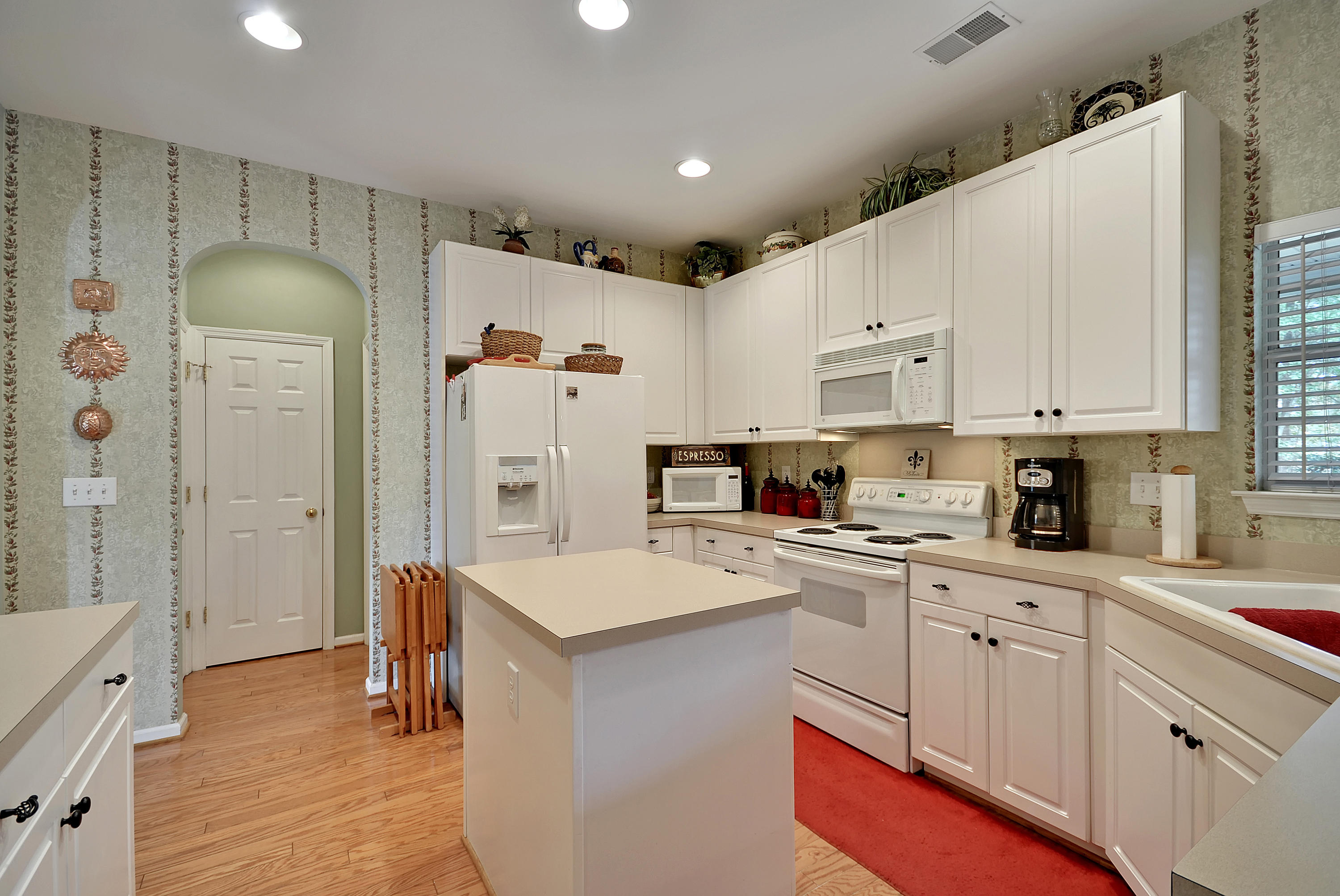 814 Long Drive Road Summerville, SC 29485 - Photo 5 of 34 Kitchen3