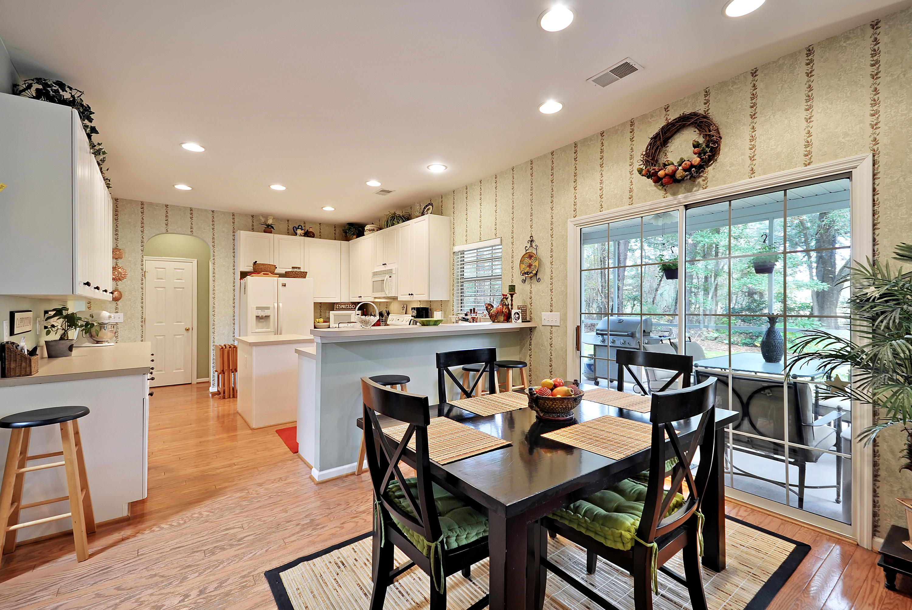 814 Long Drive Road Summerville, SC 29485 - Photo 9 of 34 Dining2
