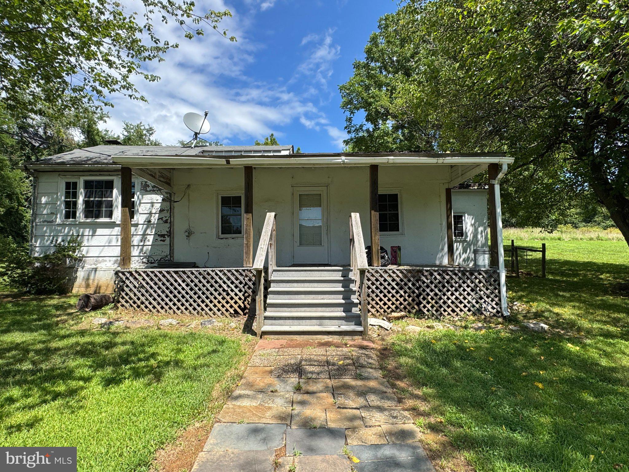 3847 Leeds Manor Road Markham, VA 22643 - Photo 3 of 19 Charming cottage with inviting porch.