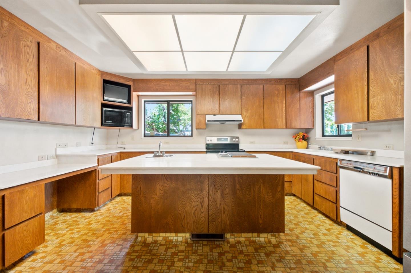 888 North Rengstorff Avenue Mountain View, CA 94043 - Photo 15 of 39