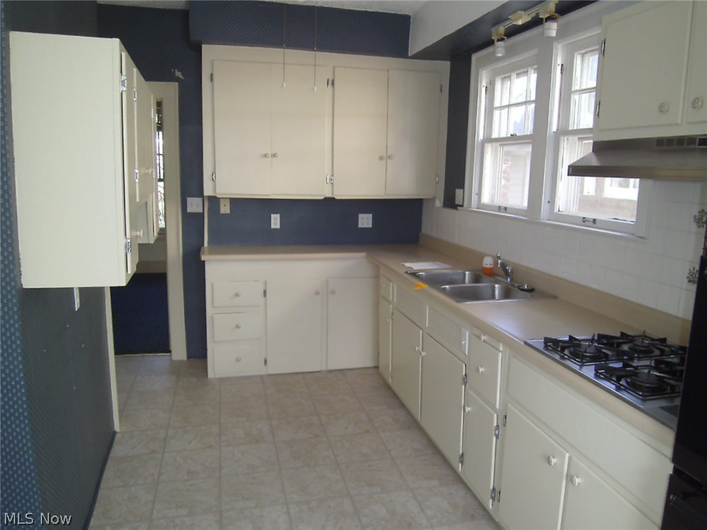 1571 Rydalmount Road Cleveland Heights, OH 44118 - Photo 8 of 15