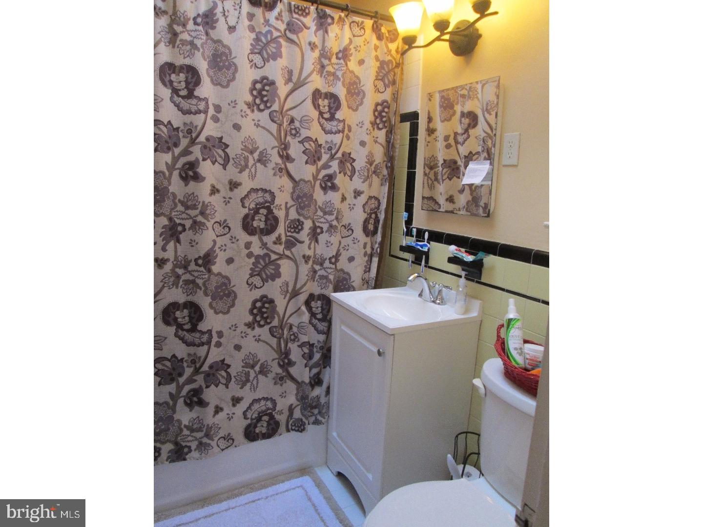 142 Academy Lane Upper Darby, PA 19082 - Photo 15 of 22 Bathroom