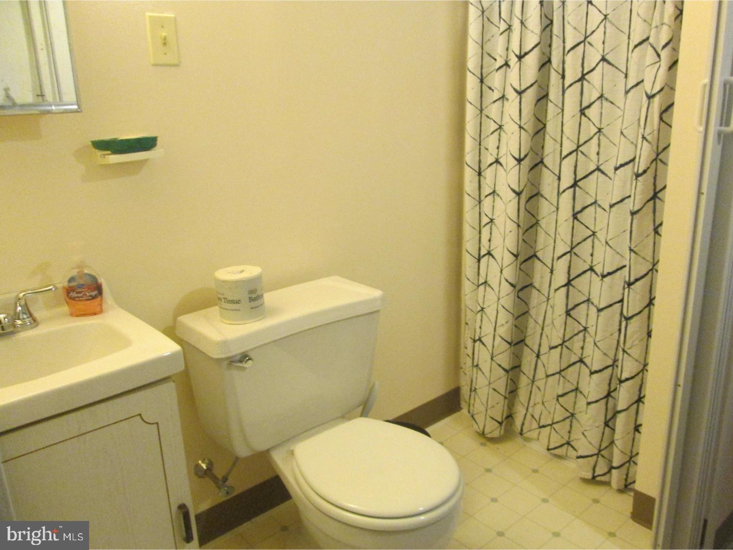 142 Academy Lane Upper Darby, PA 19082 - Photo 18 of 22 Bathroom