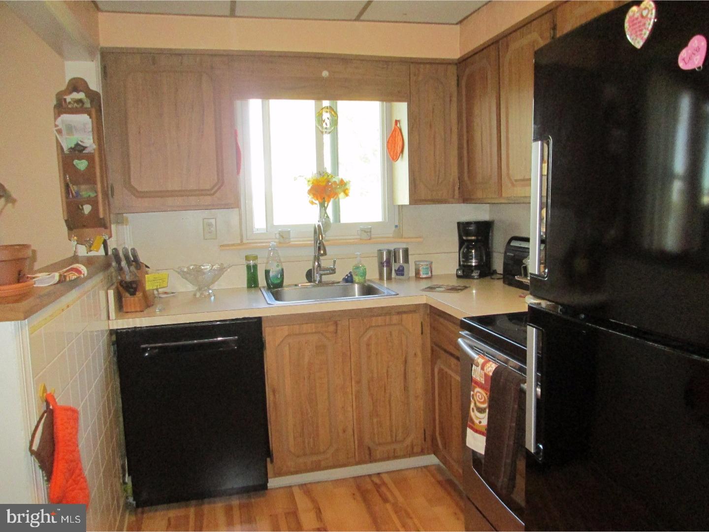 142 Academy Lane Upper Darby, PA 19082 - Photo 9 of 22 Kitchen