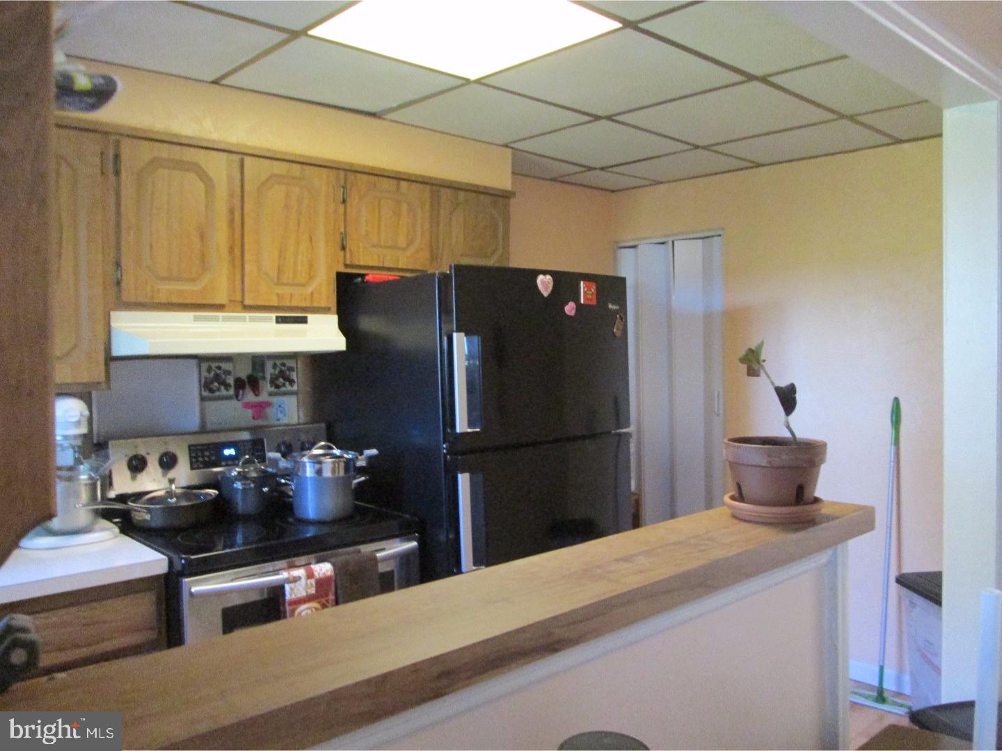 142 Academy Lane Upper Darby, PA 19082 - Photo 10 of 22 Kitchen