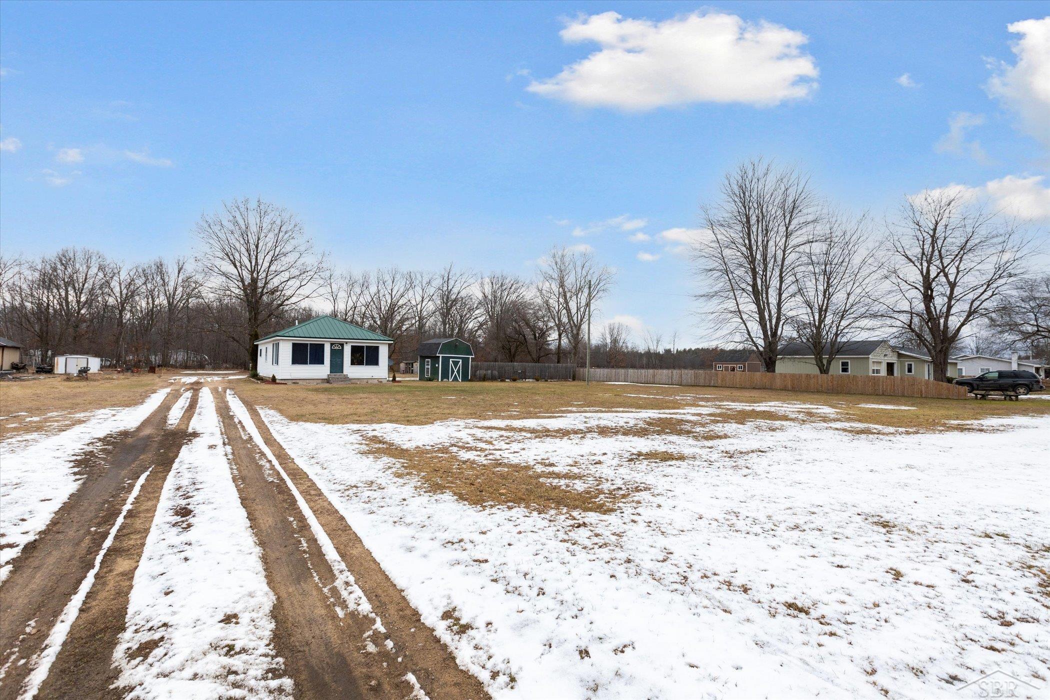 11221 East Valley Road Mount Pleasant, MI 48858 - Photo 2 of 27