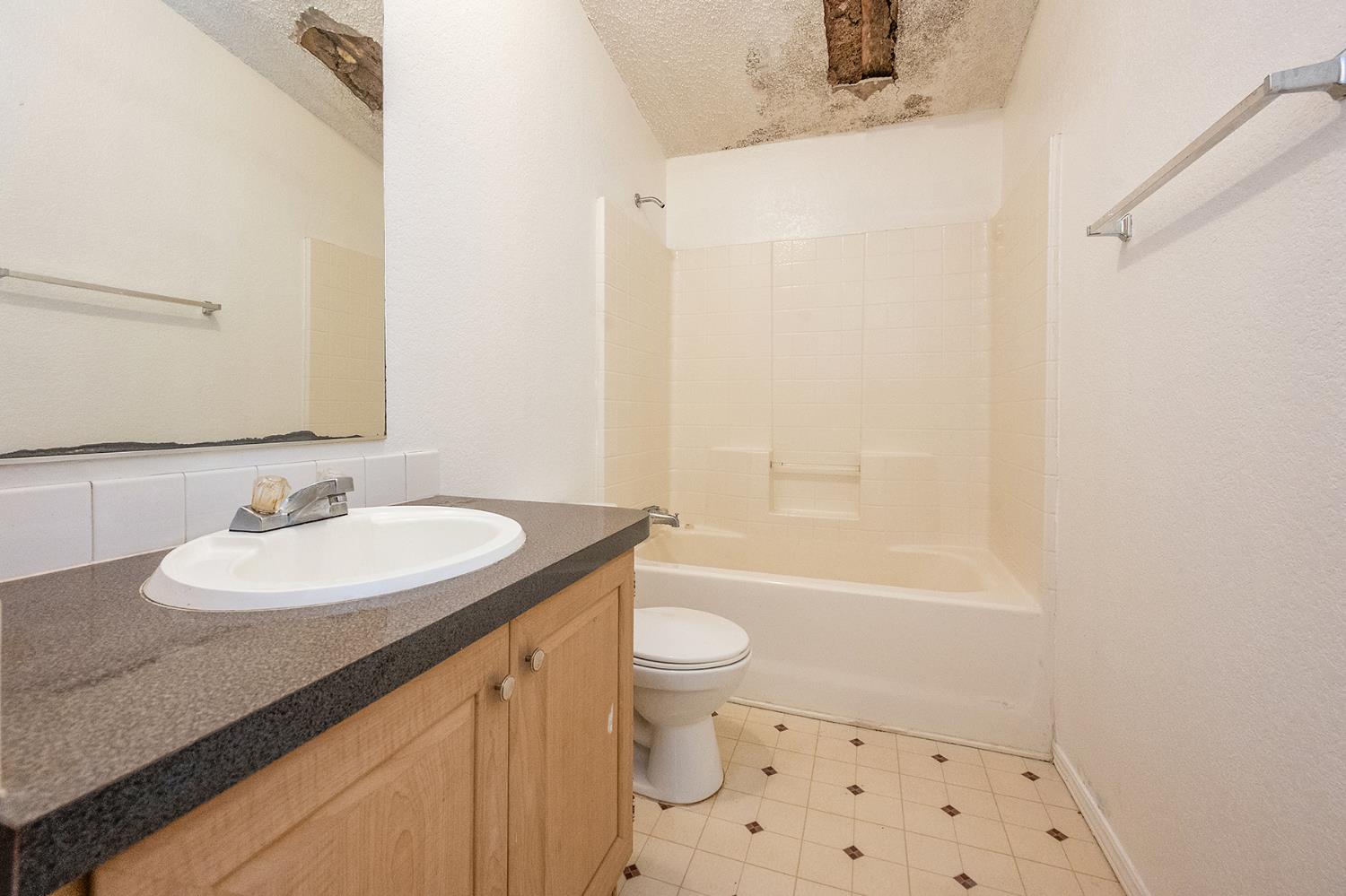2470 Buffalo Hill Road Georgetown, CA 95634 - Photo 32 of 62 Hall Bathroom