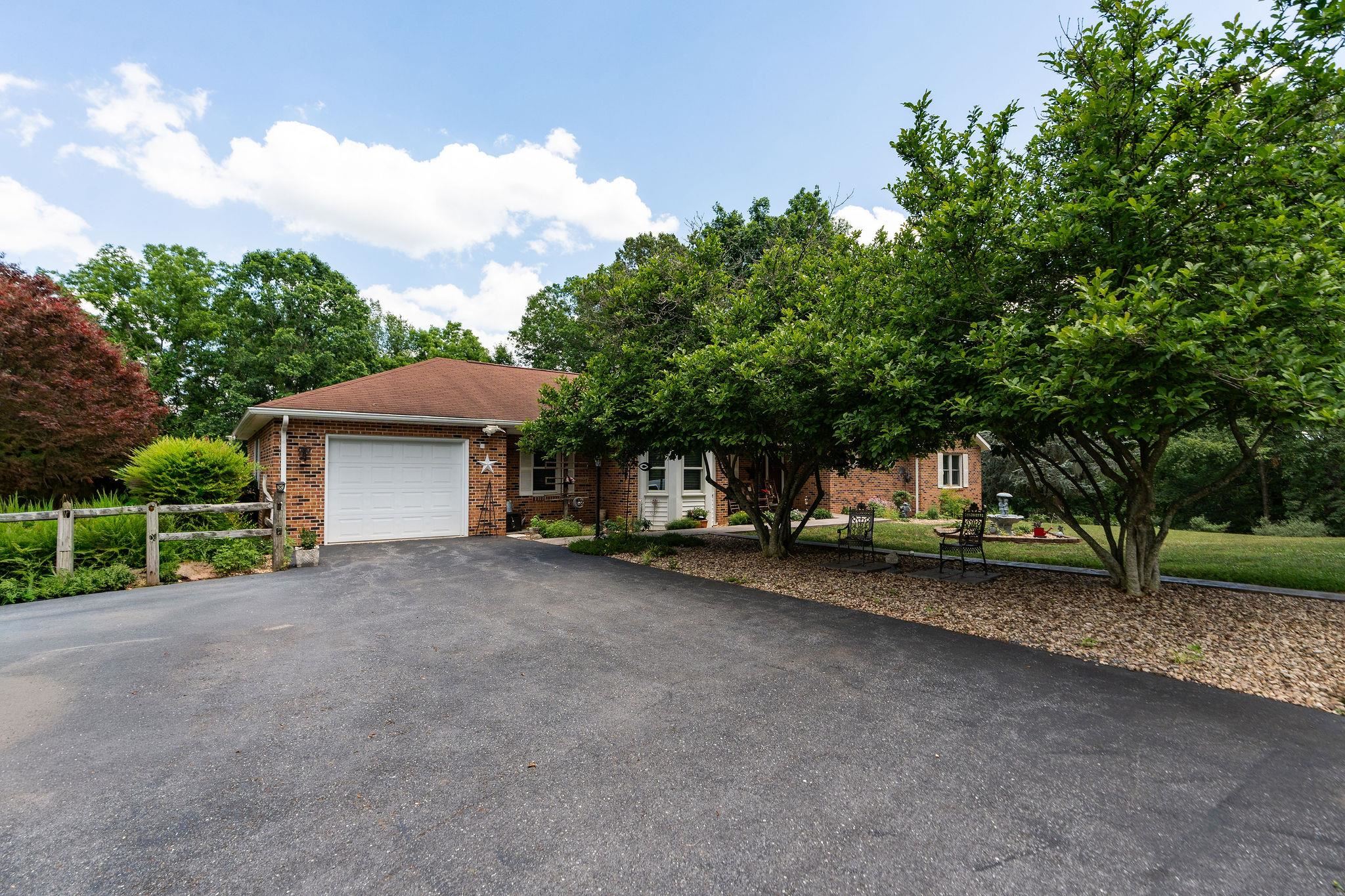 314 Marine Corps Base Rydge Drive Churchville, VA 24421 - Photo 4 of 38