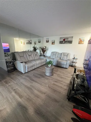 $239,000 | 30 East 39th Street, Unit 325, Hialeah, FL 33013