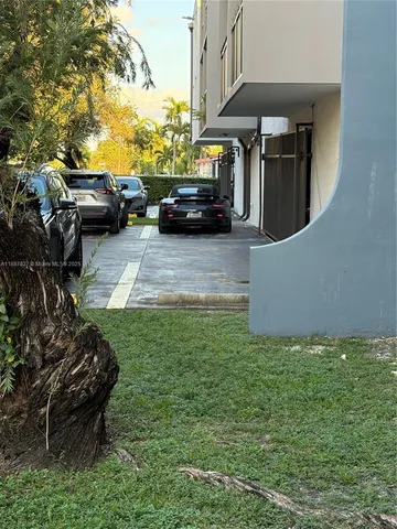 $239,000 | 30 East 39th Street, Unit 325, Hialeah, FL 33013