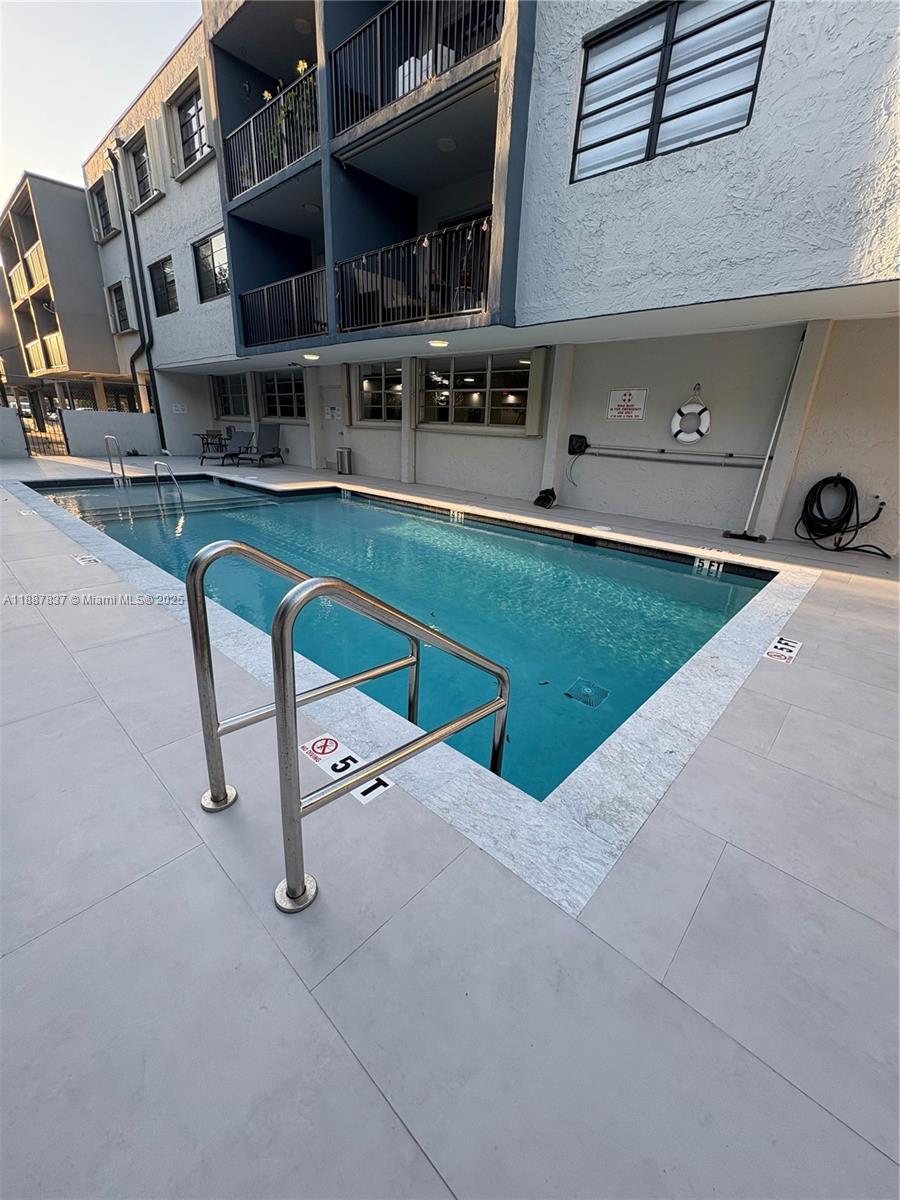 30 East 39th Street, Unit 325 Hialeah, FL 33013 - Photo 22 of 25