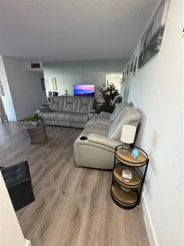 $239,000 | 30 East 39th Street, Unit 325, Hialeah, FL 33013