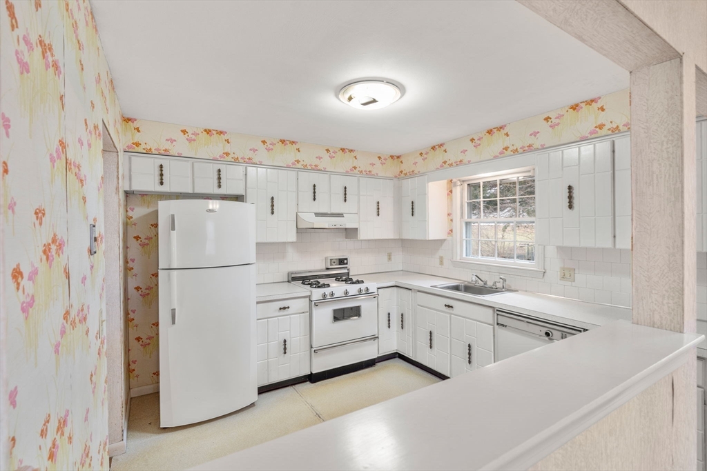 2 Simpson Drive Framingham, MA 01701 - Photo 7 of 22