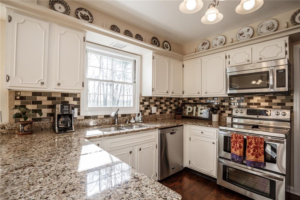 8629 Lancaster Road Indianapolis, IN 46260 - Photo 11 of 32 Gallery Image 11