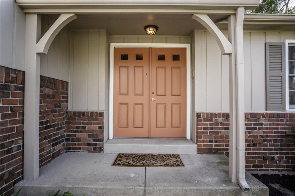 8629 Lancaster Road Indianapolis, IN 46260 - Photo 3 of 32 Gallery Image 3
