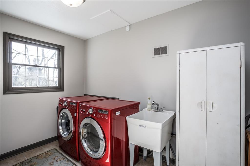 8629 Lancaster Road Indianapolis, IN 46260 - Photo 26 of 32 Gallery Image 26