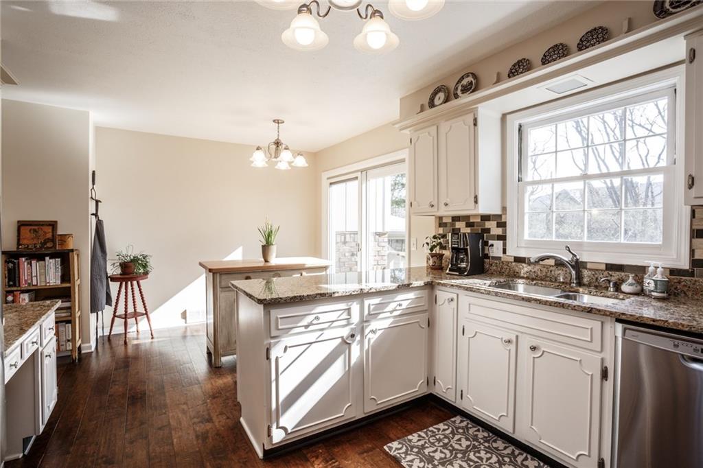 8629 Lancaster Road Indianapolis, IN 46260 - Photo 10 of 32 Gallery Image 10