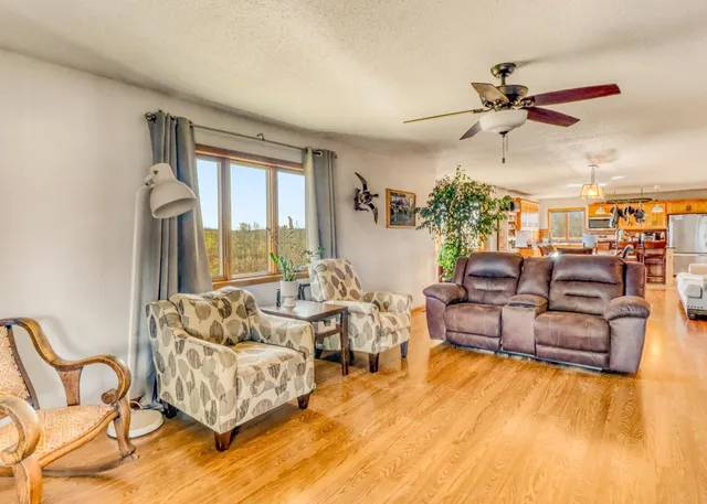 $689,000 | 49236 245th Avenue, Pelican Rapids, MN 56572