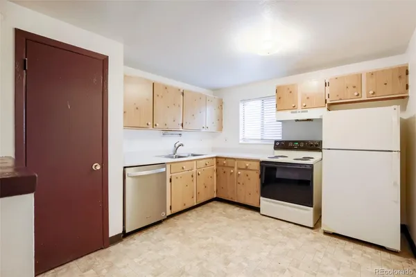 $995 | 1080 South Eliot Street, Unit 302, Denver, CO 80219