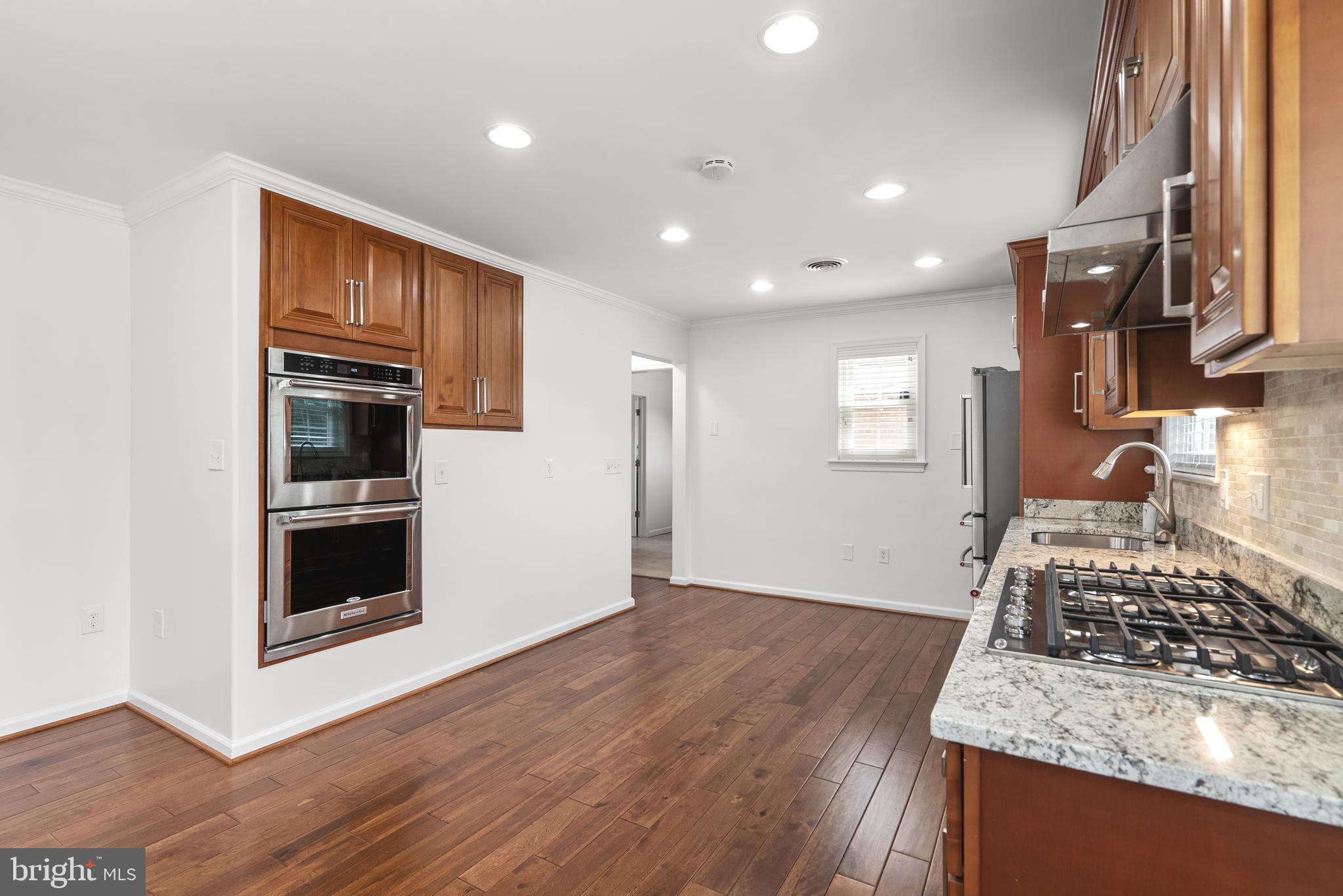 12416 West Old Baltimore Road Boyds, MD 20841 - Photo 10 of 39 double wall ovens