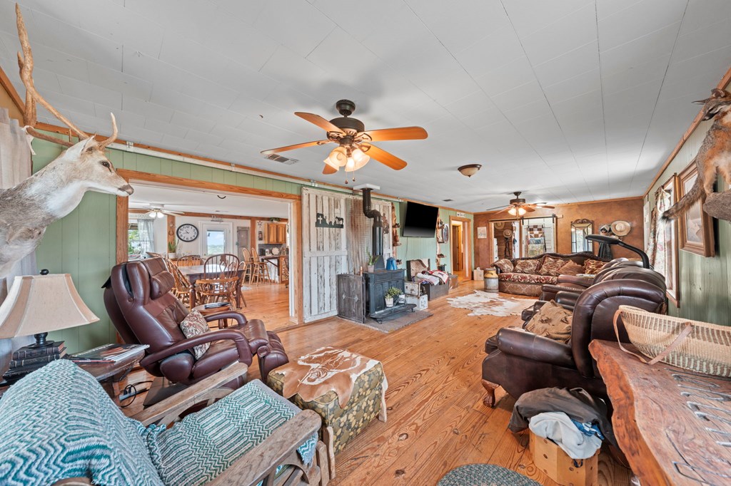 943 Stoneleigh Road Center Point, TX 78010 - Photo 6 of 34