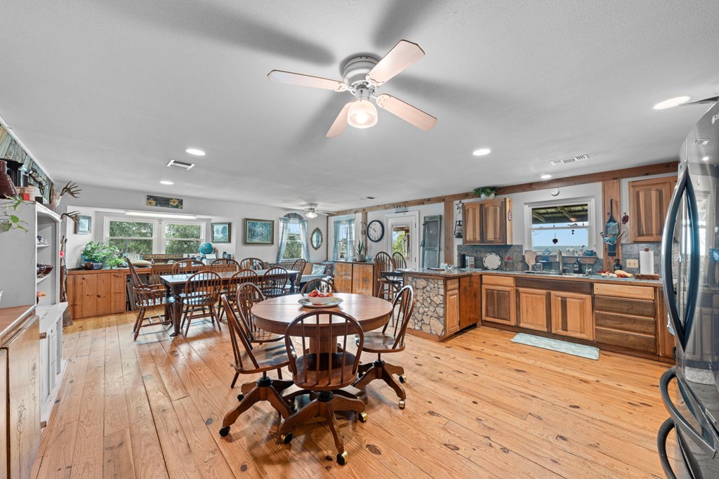 943 Stoneleigh Road Center Point, TX 78010 - Photo 7 of 34