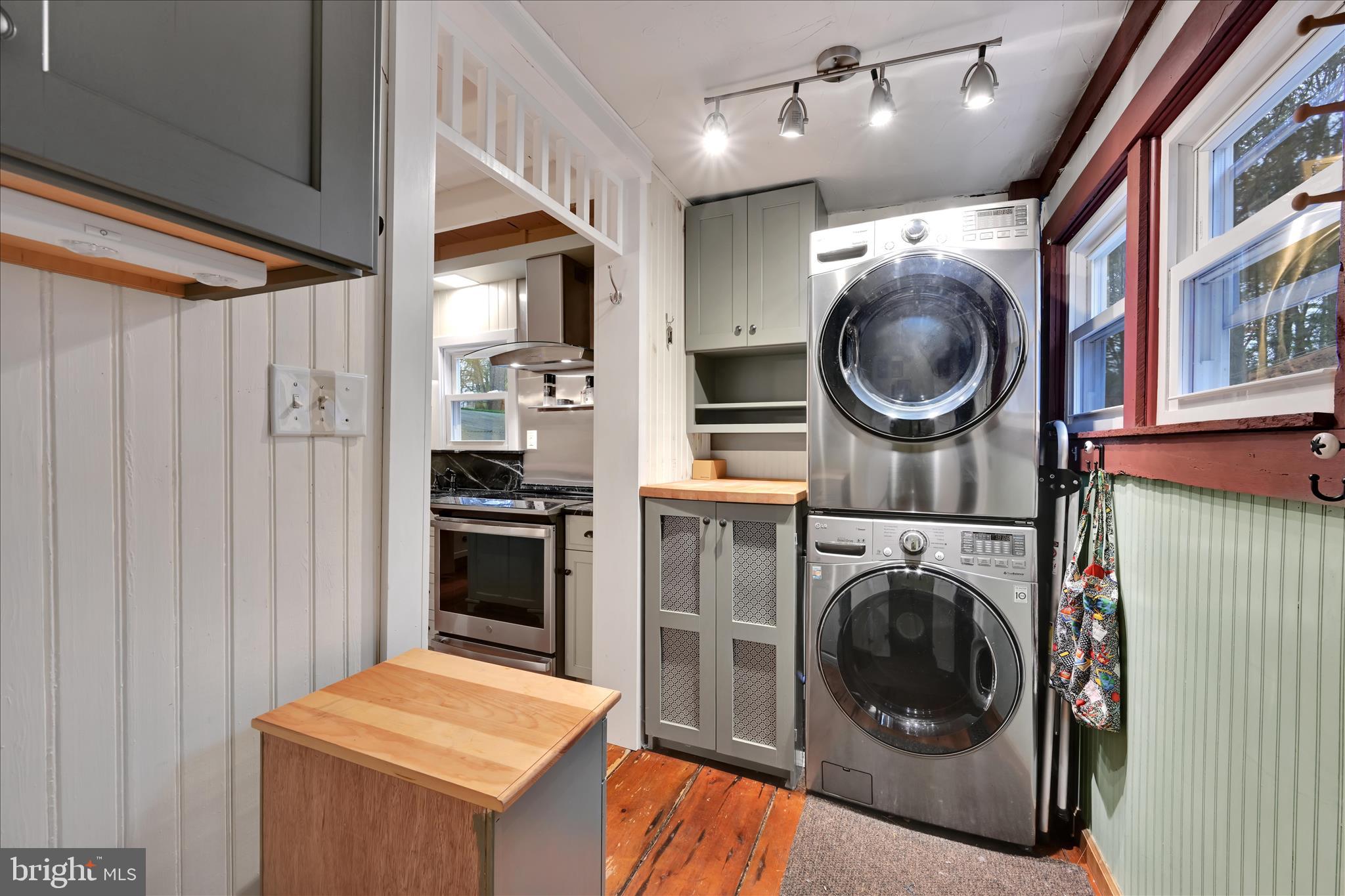 609 6th Street Mount Gretna, PA 17064 - Photo 27 of 39 a view of kitchen and washer and dryer