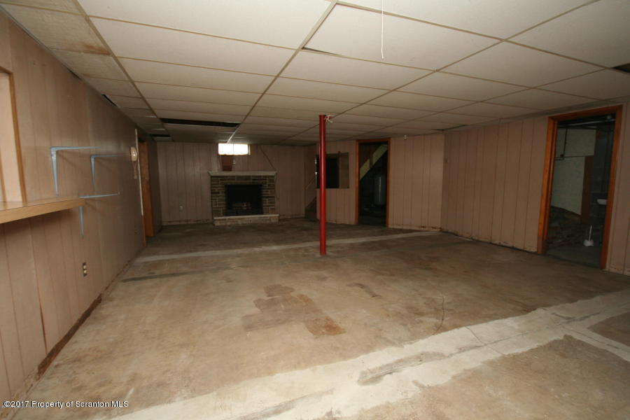 159 Decker Road Jermyn, PA 18433 - Photo 11 of 14 Family Room