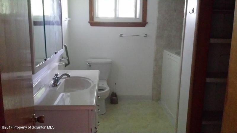 159 Decker Road Jermyn, PA 18433 - Photo 7 of 14 3/4 Bathroom
