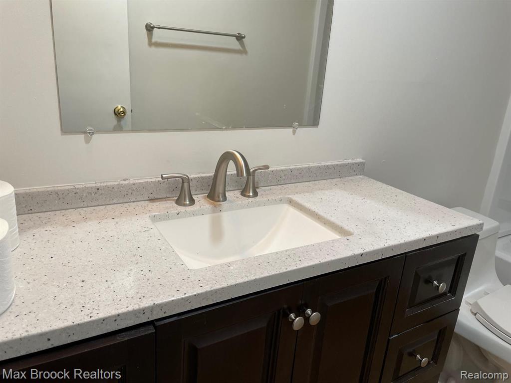 801 West Long Lake Road, Unit 7 Bloomfield Hills, MI 48302 - Photo 13 of 14