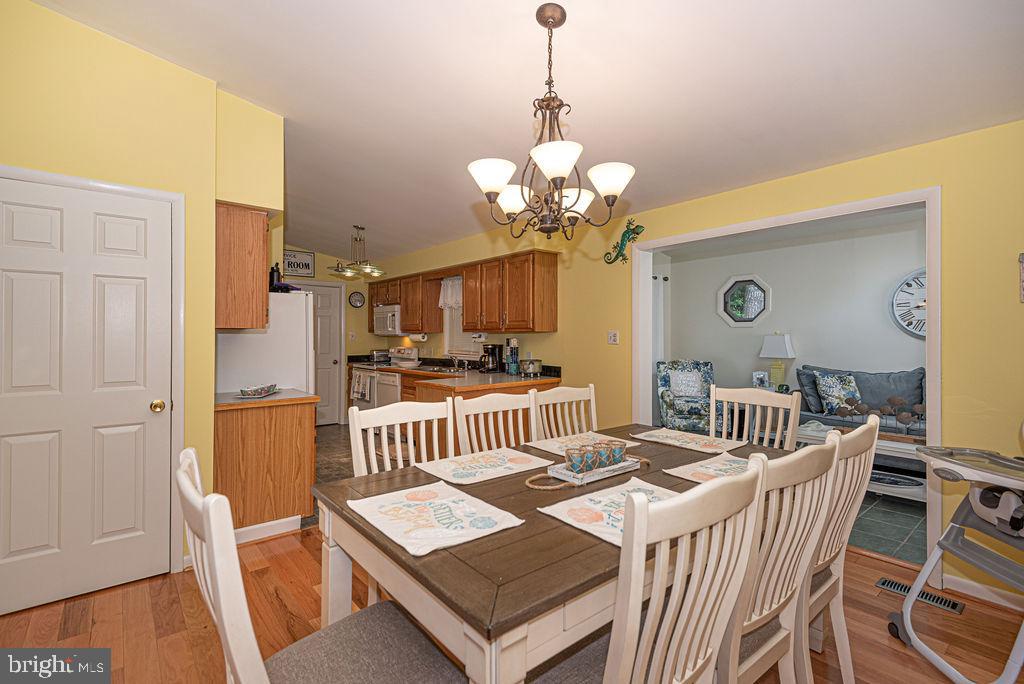 47 King Richard Road Ocean Pines, MD 21811 - Photo 7 of 41 dining area
