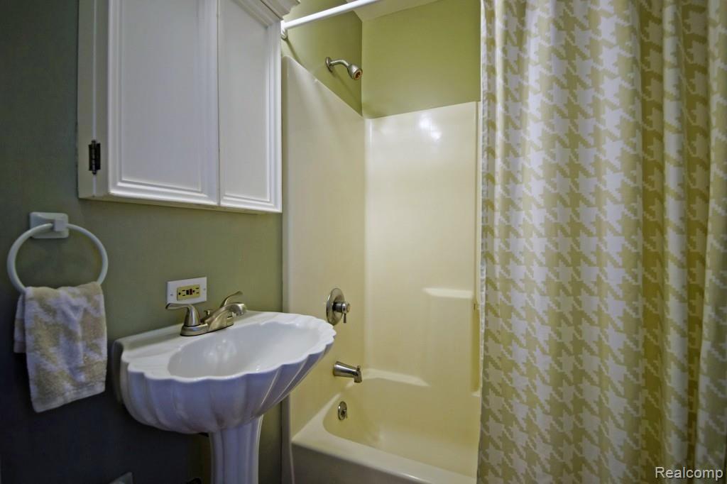 9122 Mcgregor Road Pinckney, MI 48169 - Photo 14 of 29 Gallery Image 14