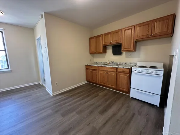 $1,800 | 259 Main Street, Unit 2, Farmingdale, NY 11735