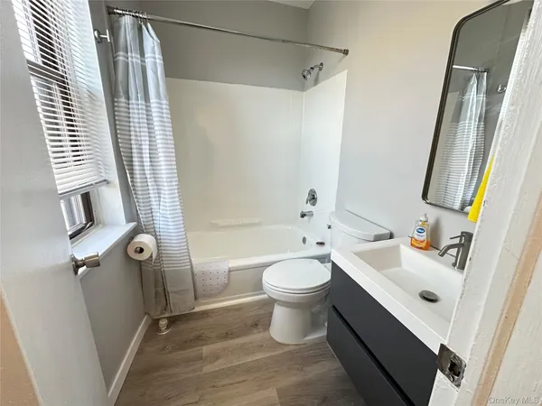 $1,800 | 259 Main Street, Unit 2, Farmingdale, NY 11735