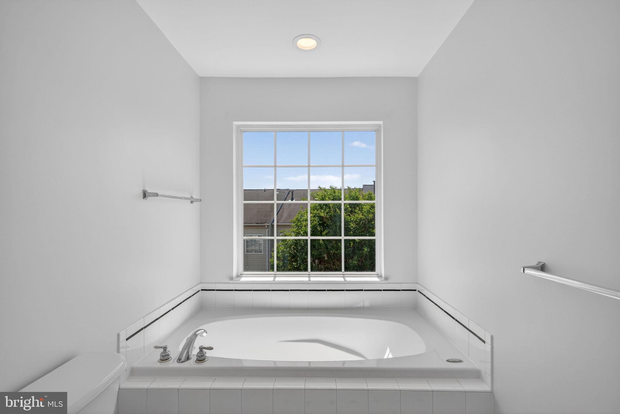 13597 Big Boulder Road Herndon, VA 20171 - Photo 25 of 41 Soaking Tub Primary Suite
