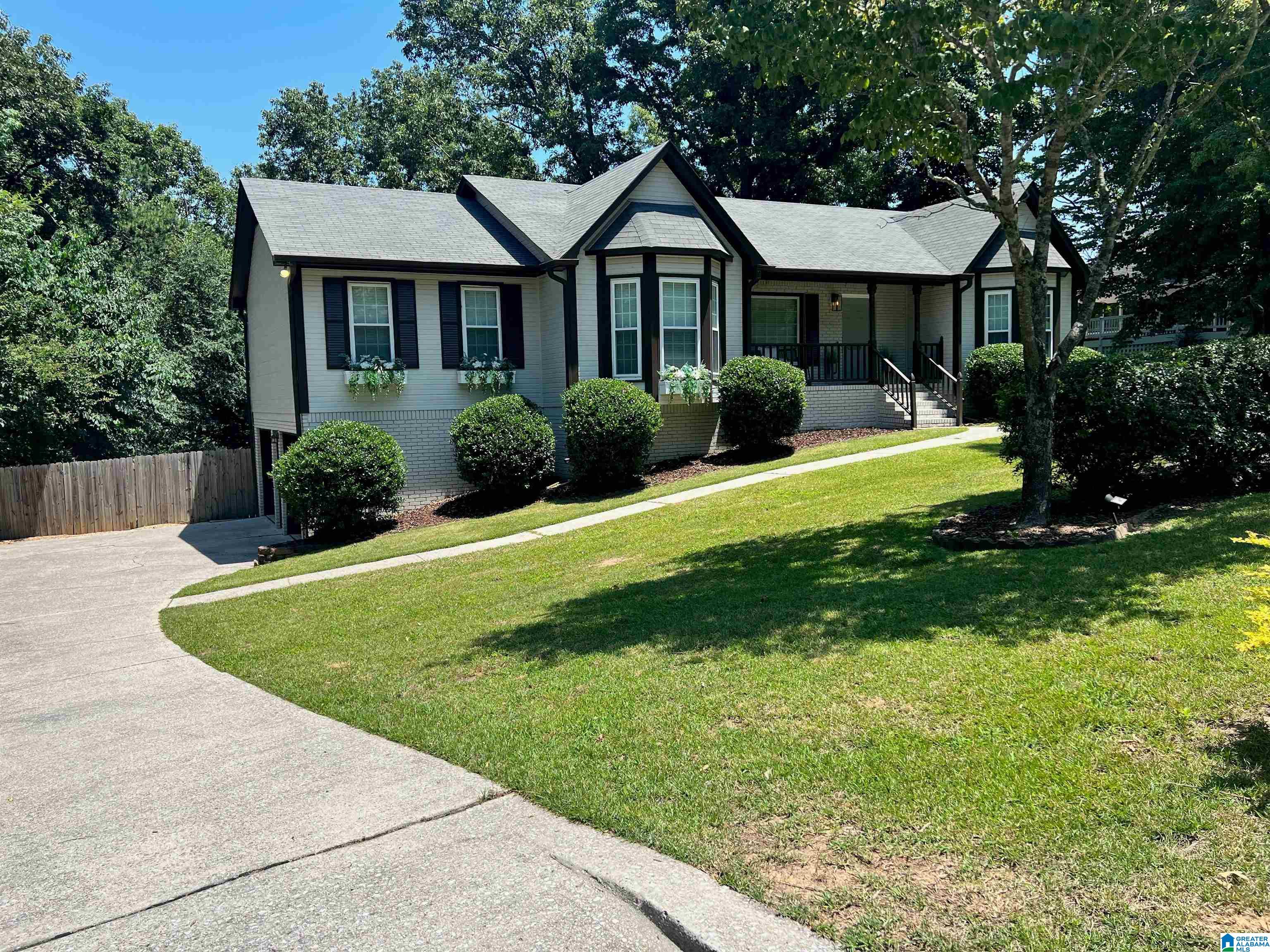 6005 Mockingbird Lane Pinson, AL 35126 - Photo 2 of 41